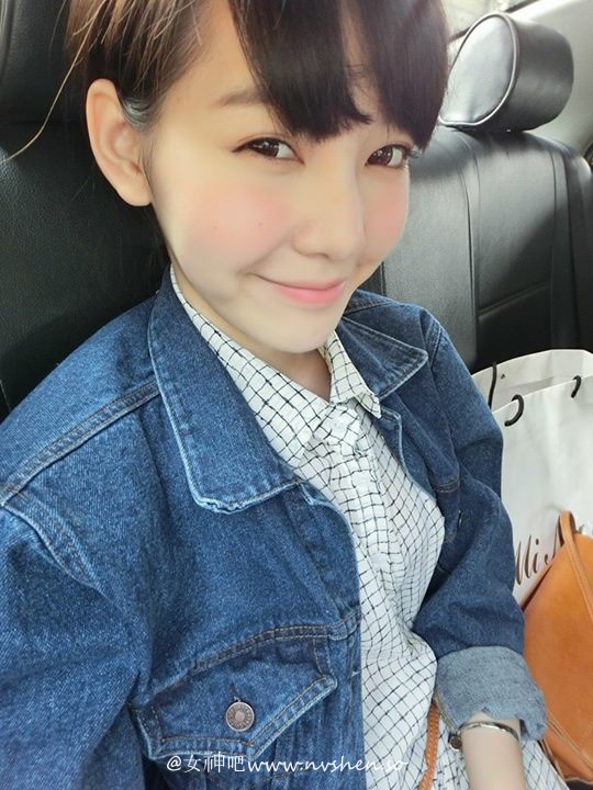 笑容甜美的小妞郑婕彤