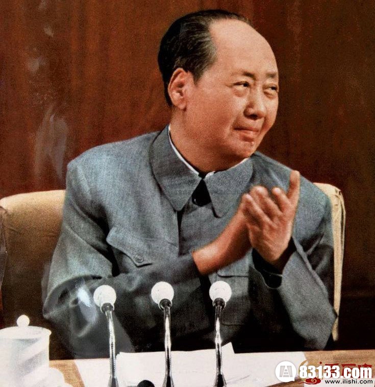1969年，毛泽东、周恩来出席中国共产党第九次全国人民代表大会。