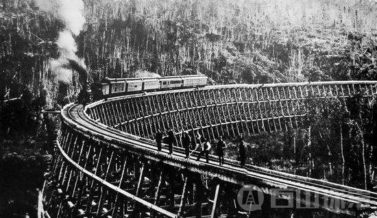 铁路也使得美国涌现了很多的城镇