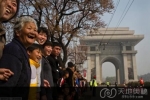 朝鲜平壤举行马拉松赛 外国游客