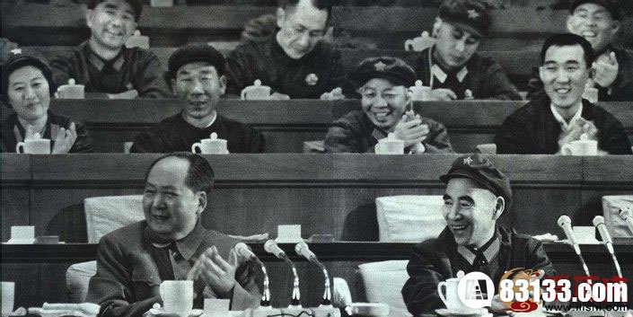 中国共产党第九次全国人民代表大会于1969年4月1日─24日在北京举行。出席代表1512人，代表全国2200万名党员。毛泽东主持大会开幕式并致开幕词。会议讨论并通过了林彪代表党中央作的政治报告和《中国共产党章程》。其中党章把林彪作为“毛泽东同志的亲密战友和接班人”写入总纲。大会还选举了中央委员会。1969年4月，在中共九大主席台上。