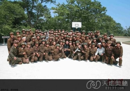 资料图：据朝中社7月15日报道，朝鲜最高领导人金正恩视察了驻守最前沿的朝鲜人民军第171部队直属民警哨所和部队所属第二营第三连哨所。