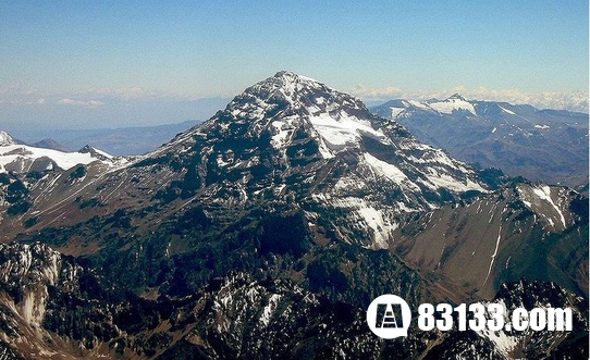 目前世界海拔最高的死火山以为冰封雪地