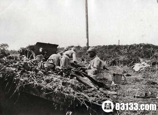 1924年第二次直奉战争期间，控制北洋政府的直系军队使用现代化的75mm克虏伯榴弹炮。