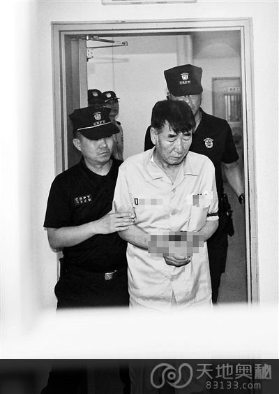 6月10日，“岁月”号船长李俊锡被押送前往法院 供图/IC