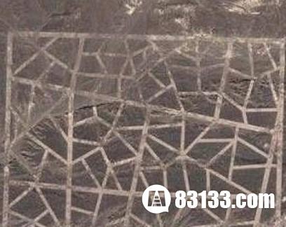 中国最大的沙漠中的神秘图案