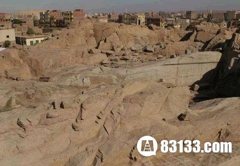 古埃及十大发现：未完成的方尖石碑采石场