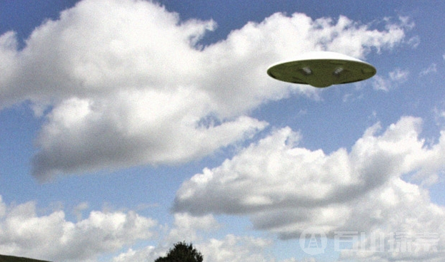 美国竟在UFO坠毁处发现活体外星婴儿