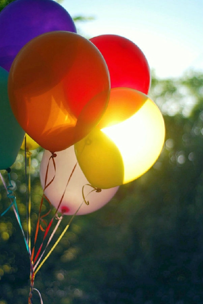 好看的唯美彩色气球与花朵小清新图片