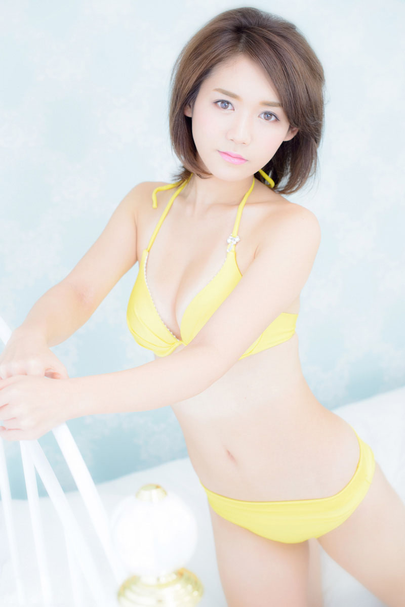 比基尼小美女優実清新写真图 第17张