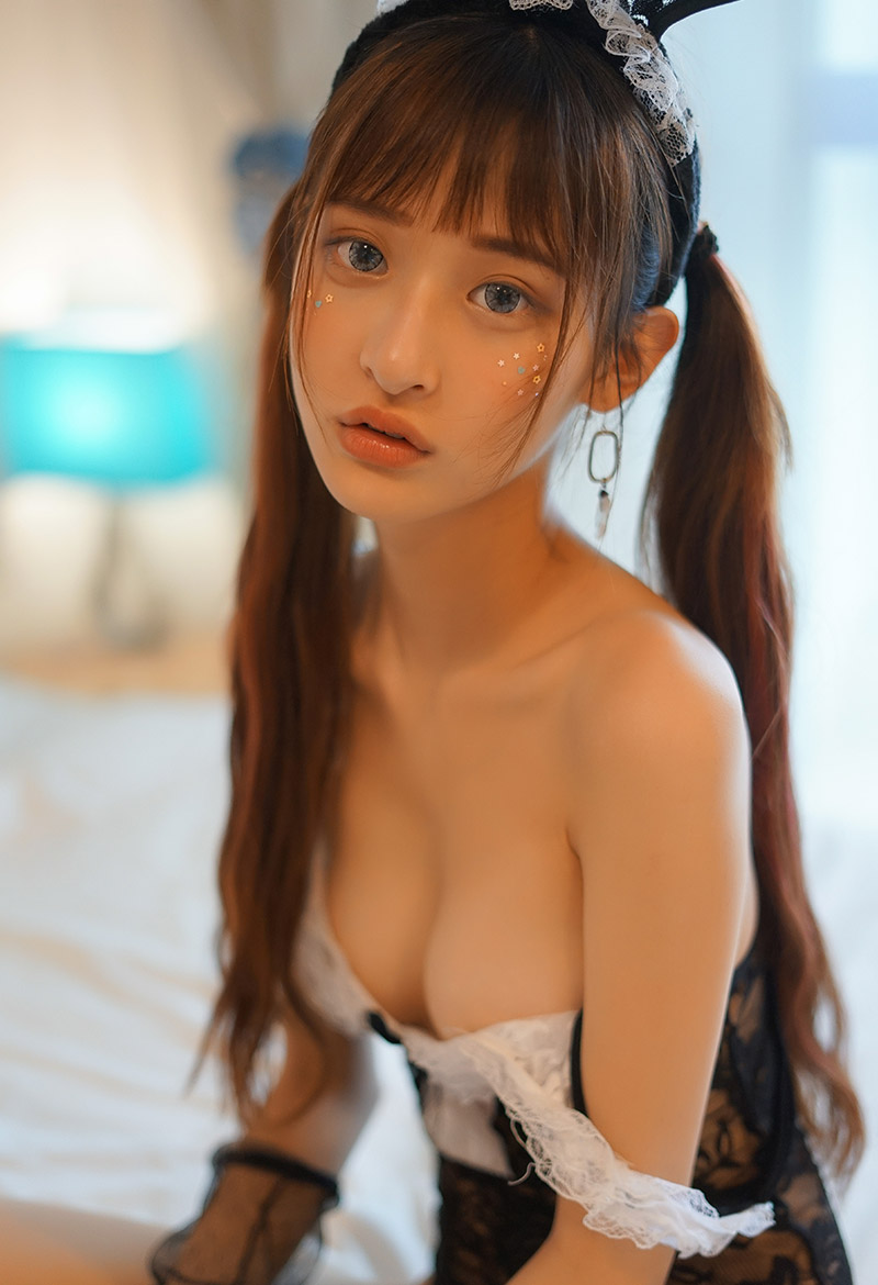 F罩杯豪乳妹子杨玉奴蕾丝连体衣写真图 第9张