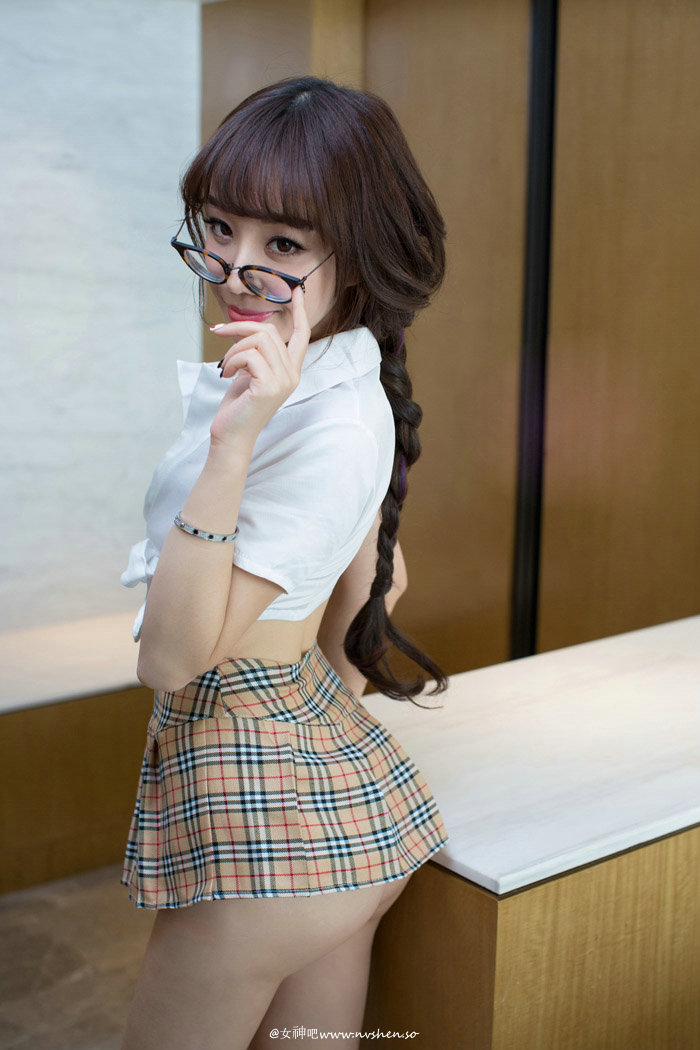 韩雨菲超短裙制服写真