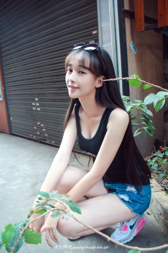 清瘦可爱的日系风少女