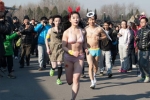 北京一年一度光猪跑 美女比基尼上阵