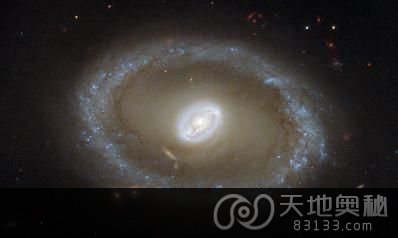 哈勃太空望远镜拍摄的“金戒指”