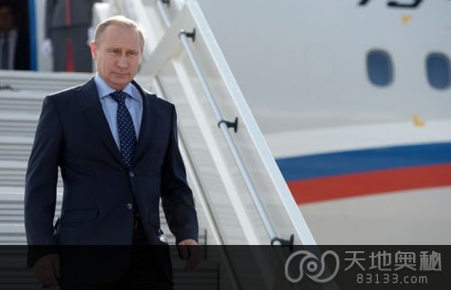 俄总统普京当地时间21日访问俄“进步”航天火箭中心。