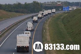 美媒：俄罗斯车队穿过边境给乌东部叛军运武器