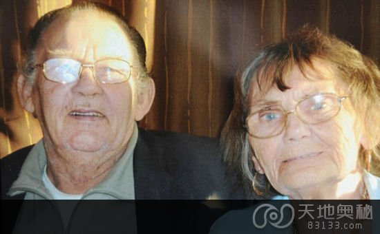 3月15日，80岁的丈夫比利・格兰姆斯与79岁的妻子多丽同日离世，走完他们近60年的婚姻。