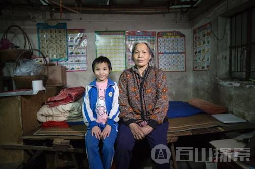 9岁娃广东卖菜寻四川父母 收养阿婆：父母汶川地震后失联