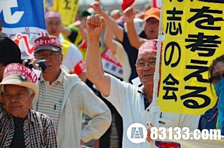 日本市民抗议美军冲绳搬迁计划 遭警方逮捕