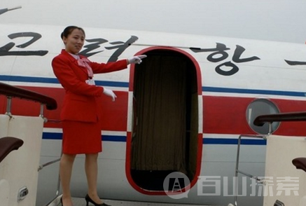 朝鲜空姐新版制服 终于与国际接轨了