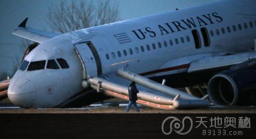 全美航空一架载有149人的飞机准备起飞时，前起落架坍塌。