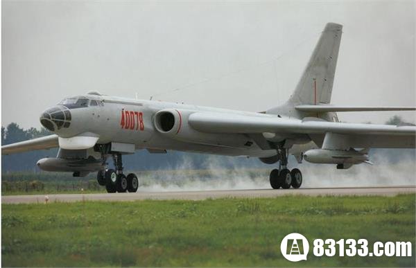 解放军轰6K轰炸机性能其实比不上俄图-22M3