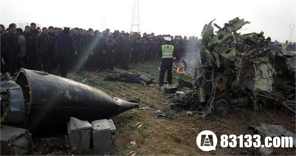 解放军一架飞豹战机坠毁陕西 两名飞行员牺牲