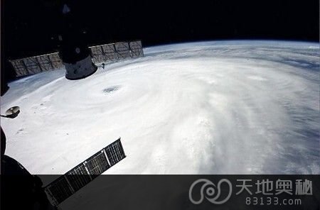 美国宇航员国际空间站拍摄到的台风“浣熊”全景