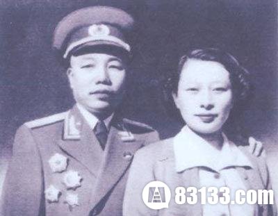 解放军最年轻上将肖华及其夫人