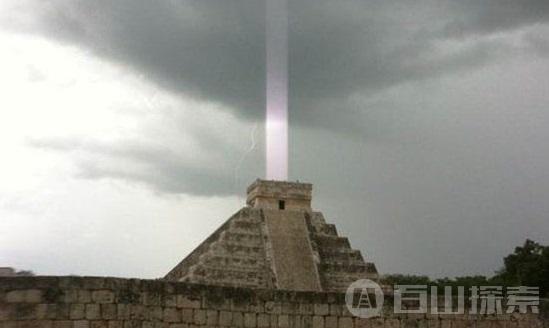  雅玛金字塔神秘光柱