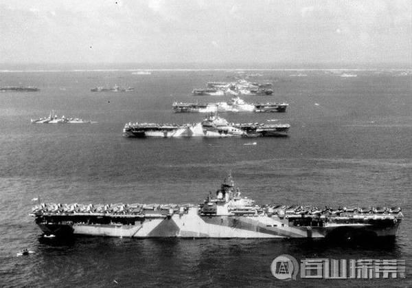 日本投降后美军在日本领海炫耀武力