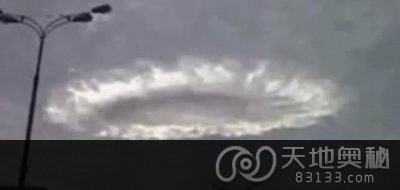莫斯科上空发现犹如飞碟的神秘巨型云层