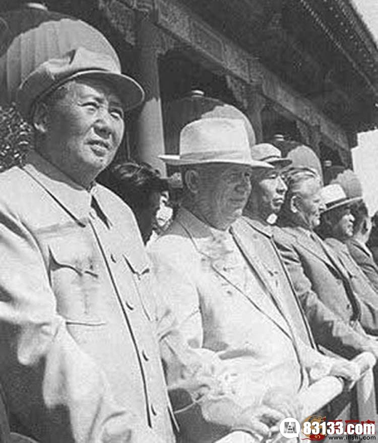 　　1959年赫鲁晓夫应邀出席中华人民共和国国庆10周年庆典。
