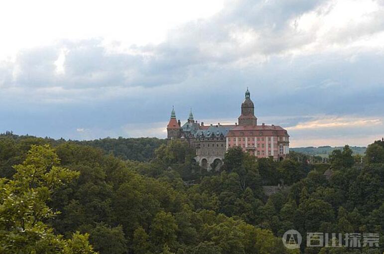 该城堡曾被作为纳粹在该地区的总部
