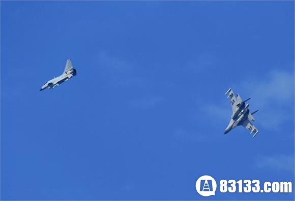 中国空军两款主力战机罕见“交火” 战斗十分激烈