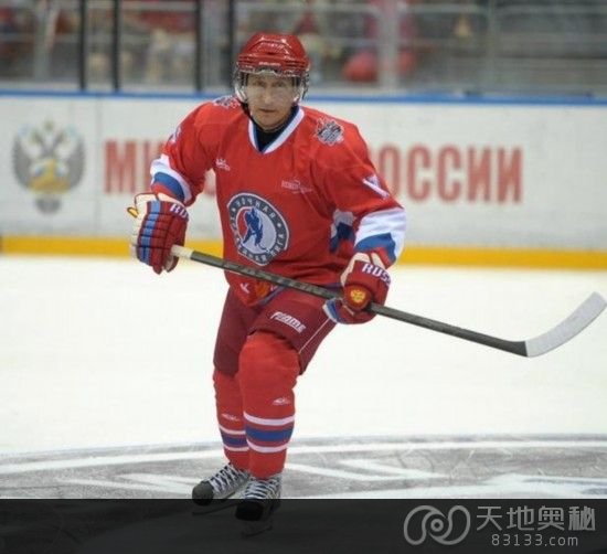 　　普京参加冰上曲棍球比赛（资料图片） 