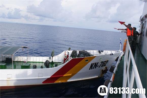 中国舰船再次对越南下狠手：南海冲撞越渔船 
