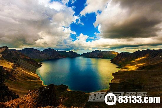 中国最大的火山口湖--长白山天池