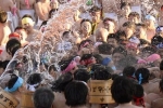 日本9000名男子参加“裸祭”(组图)