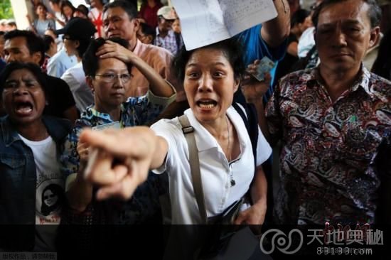 当地时间2014年2月2日，泰国曼谷，尽管反对派示威者不断干扰，前日还发生了暴力冲突，泰国当局依然如期举行了大选。不过有部分投票站遭到了反对派的封锁。