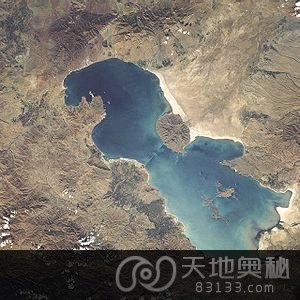 图为乌鲁米耶湖的卫星照片。