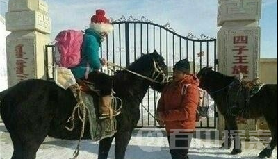 内蒙古小学生竟骑马上学 尽显蒙古族特色