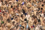 2014全球裸体事件：男子全裸登顶雪峰