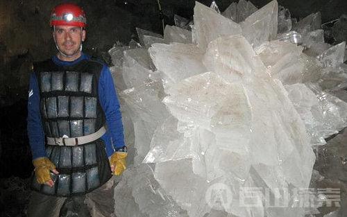 NASA在巨型洞穴水晶里发现奇怪的生命