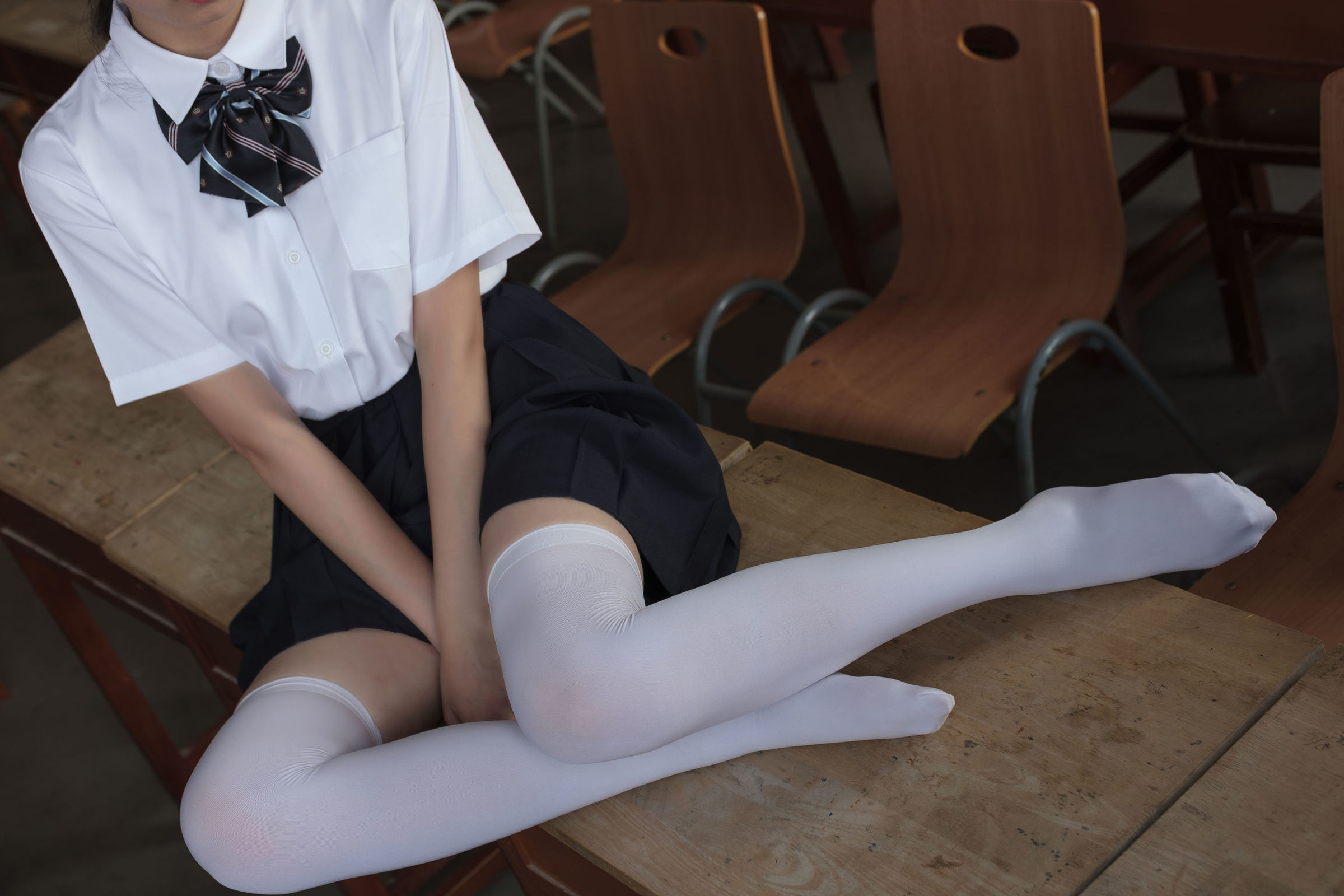 [森萝财团] BETA-022 教室里的JK白丝少女 萝莉丝袜写真