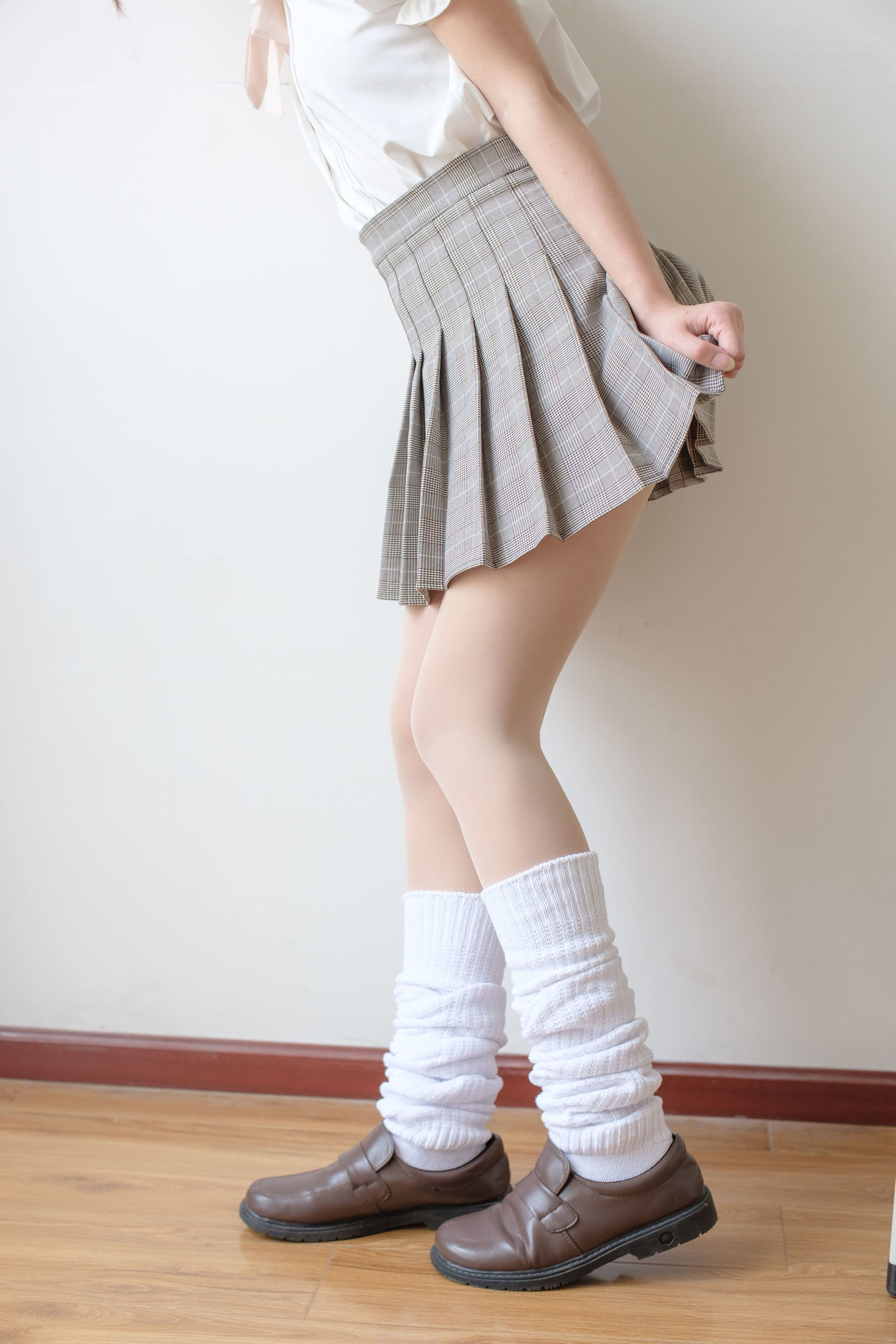 [森萝财团] X-033 肉丝白厚棉袜