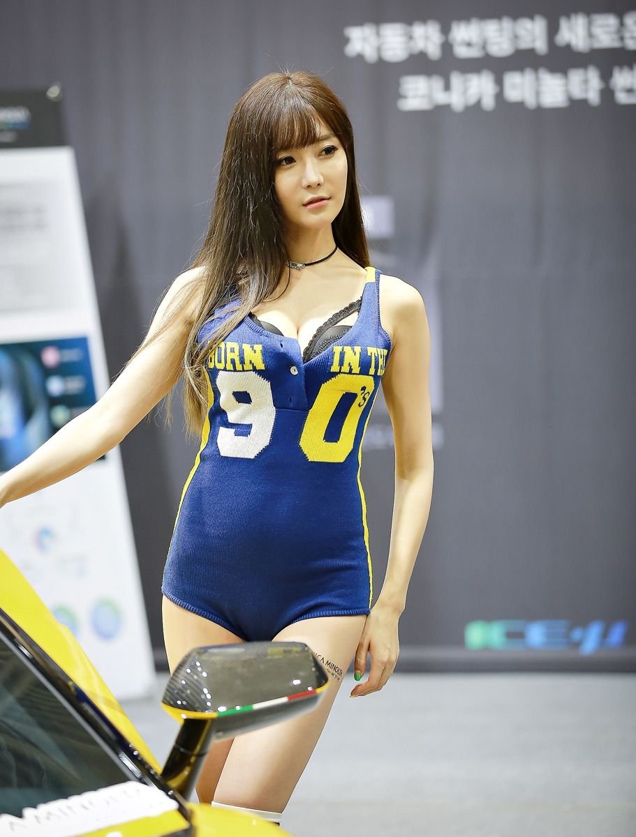 韩国美女车模崔瑟琪丰乳细腰美腿图片
