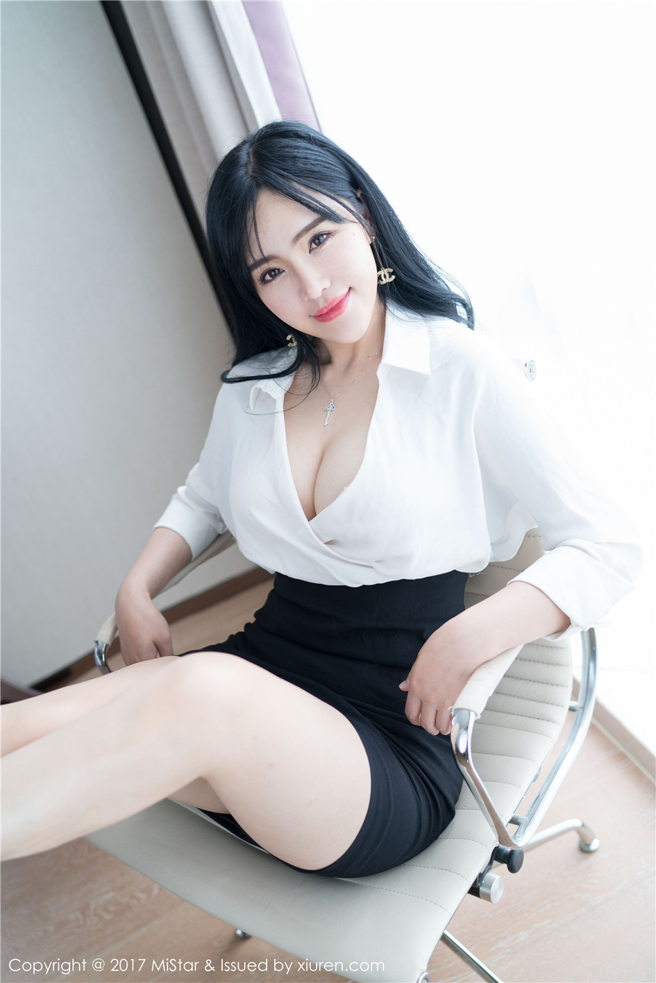 魅妍社美乳女秘书刘钰儿性感身材美腿福利