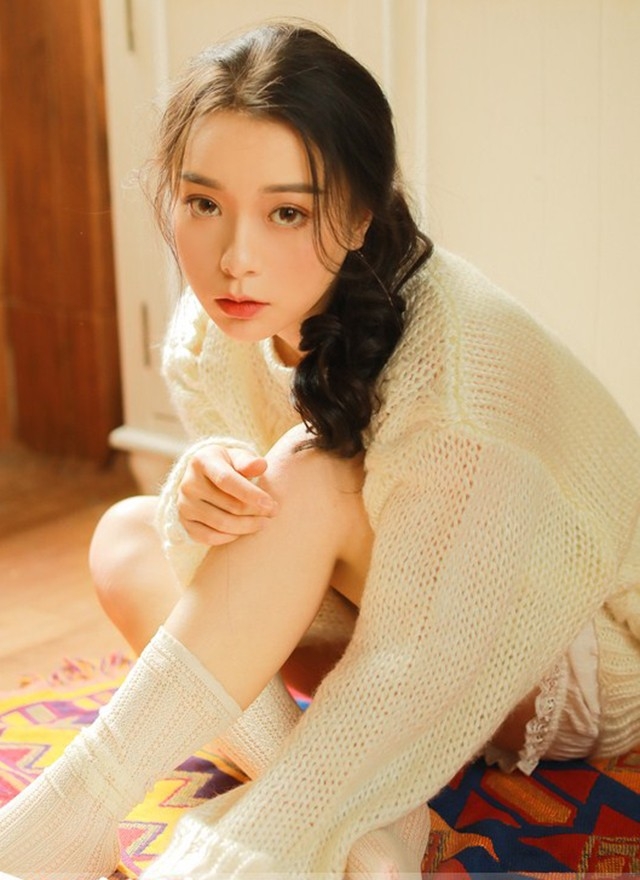 清纯长腿美女模特针织毛衣白皙美肌气质写真